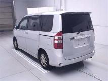 TOYOTA NOAH 2011